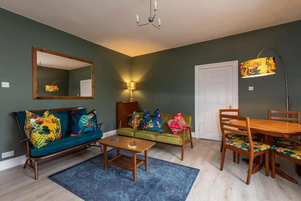 Peaceful Home From Home - Spacious 3 Bedroom House Accommodating 7 - Ideal For Families And Workers 게이츠헤드 외부 사진