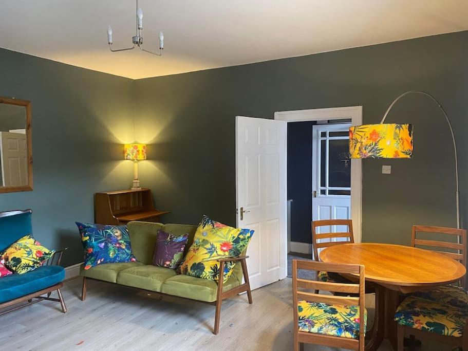 Peaceful Home From Home - Spacious 3 Bedroom House Accommodating 7 - Ideal For Families And Workers 게이츠헤드 외부 사진