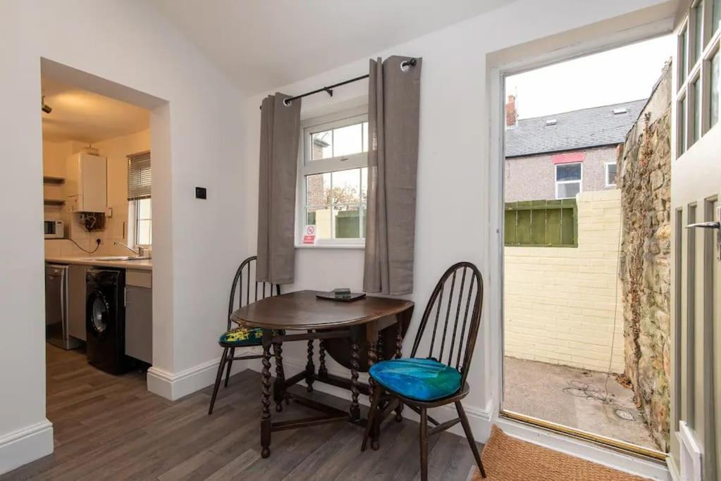 Peaceful Home From Home - Spacious 3 Bedroom House Accommodating 7 - Ideal For Families And Workers 게이츠헤드 외부 사진