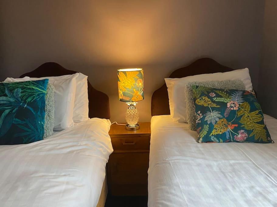 Peaceful Home From Home - Spacious 3 Bedroom House Accommodating 7 - Ideal For Families And Workers 게이츠헤드 외부 사진